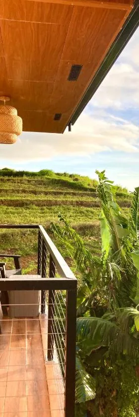 Mt Kanlaon View in a Modern Loft Farmhouse, Hotel in Panubigan