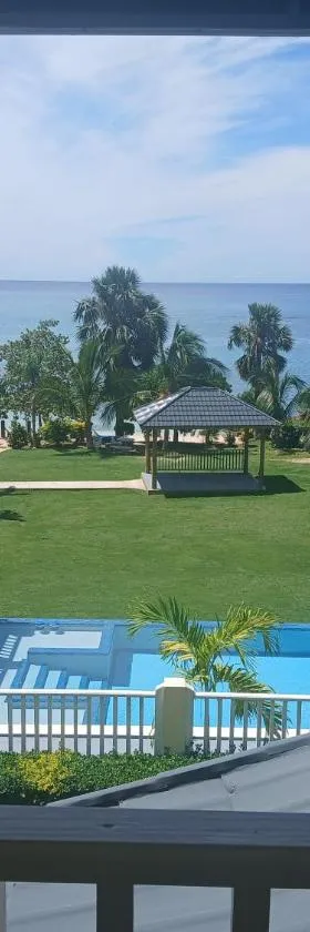 Westmore Beach Villas Limited, Hotel in Whitehouse