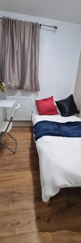 Single room Hayes, Heathrow, London, Free parking, Hotel in Hayes
