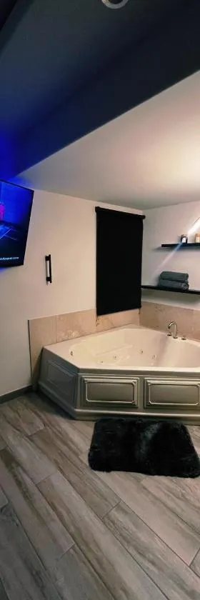 AXEL Suites Diamante Jacuzzi, Hotel in Delicias