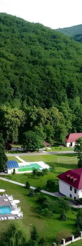 Bogolvar Retreat Resort, Hotel in Antalovtsi