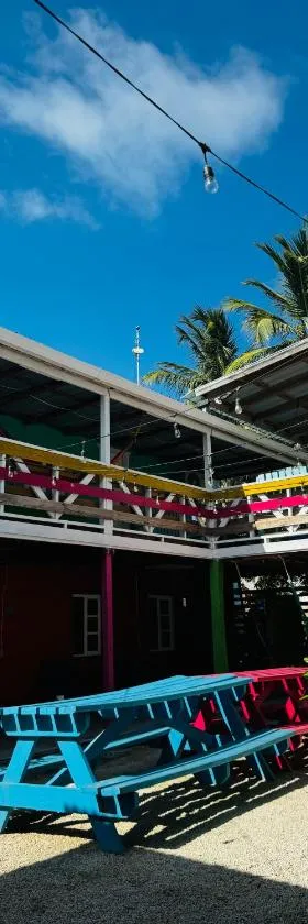 Go Slow Hostel, Hotel in Cay Corker