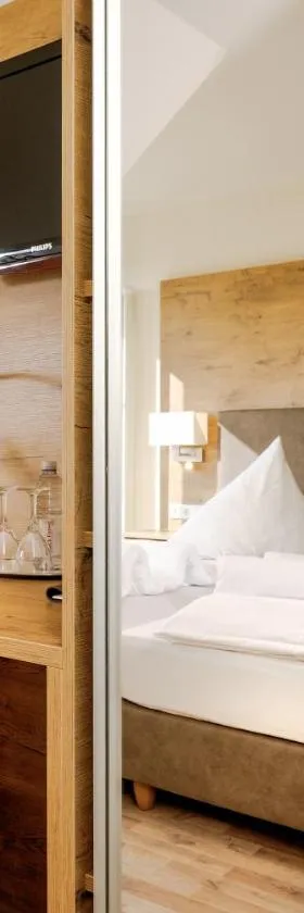 Hotel Mythos, Hotel in Rust