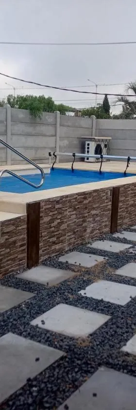 Casa con piscina climatizada para 6 personas en Parque del plata, Hotel in Parque del Plata