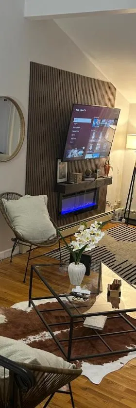 Chic modern bedroom 5 mins from JFK, Hotel in Locust Manor