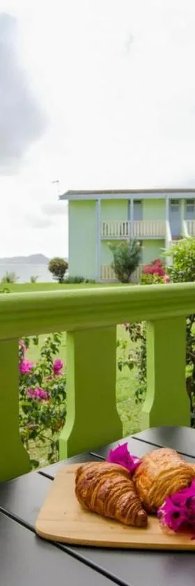 Beachfront studio972, Hotel in Sainte-Luce