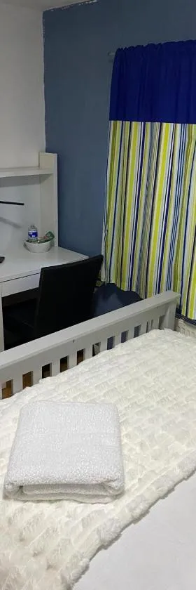 Heathrow Platform Rooms, Hotel in West Drayton