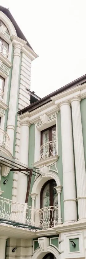 Панський Двір 2, Hotel in Czernowitz