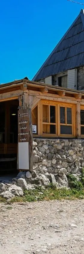 Family Apartment Na krovu svijeta, Hotel in Gornji Lukomir