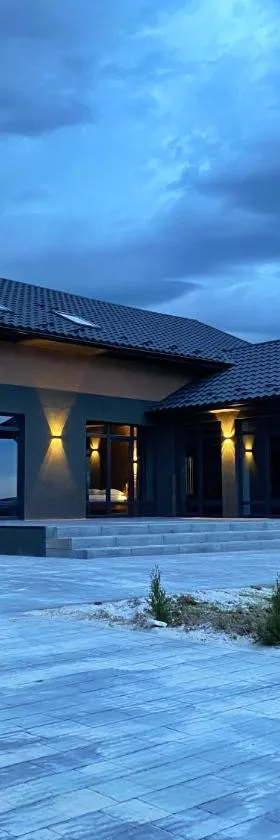 Маєток на Озерах, Hotel in Ispas