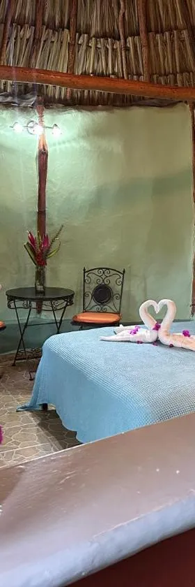 The Pickled Onion B&B and Restaurant Uxmal, Hotel in Santa Elena