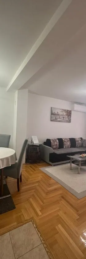 Istocno Sarajevo-Hilandarska, Stan na dan SV, Hotel in Donje Mladice
