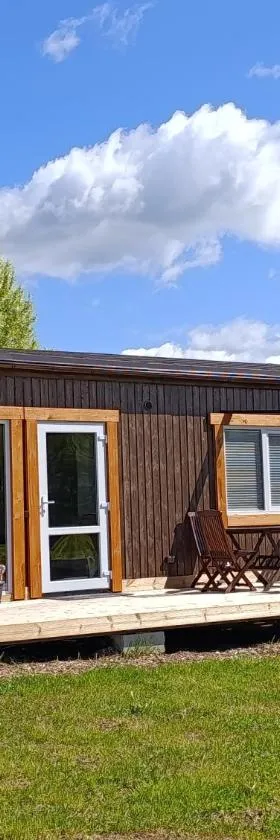 Cozy Cabin with Sauna and Hot tub, Hotel in Ikšķile