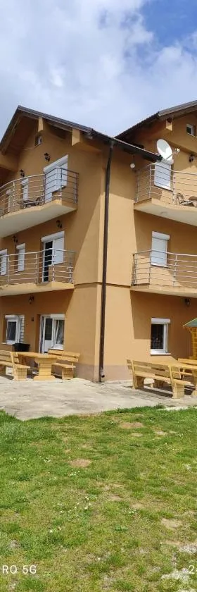 Apartmani Šćit, Hotel in Šćit
