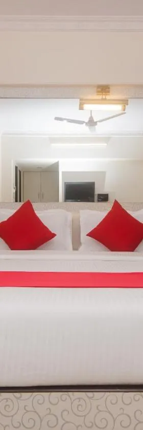 Super Hotel O Solitaire, Hotel in Turambhe