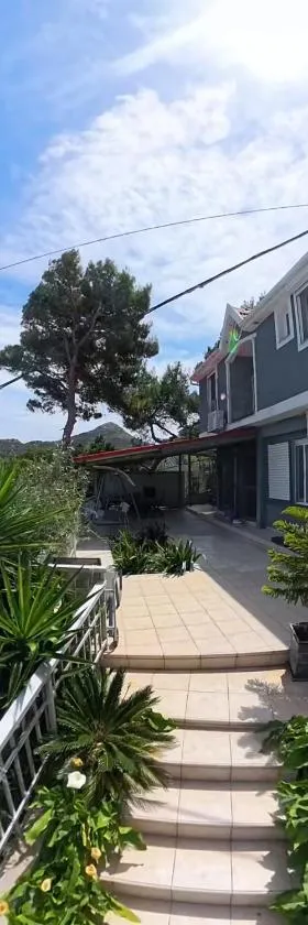 Villa tusia, Hotel in Brauron
