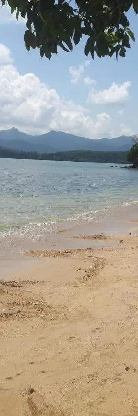 Bebeladan ARA'S Lodging House Beachfront, Hotel in El Nido