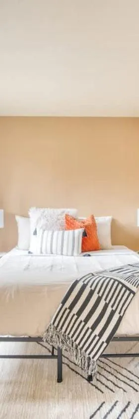Stay Portland - John's Landing Haven - Studio Near OHSU, Hotel in Marquam Hill