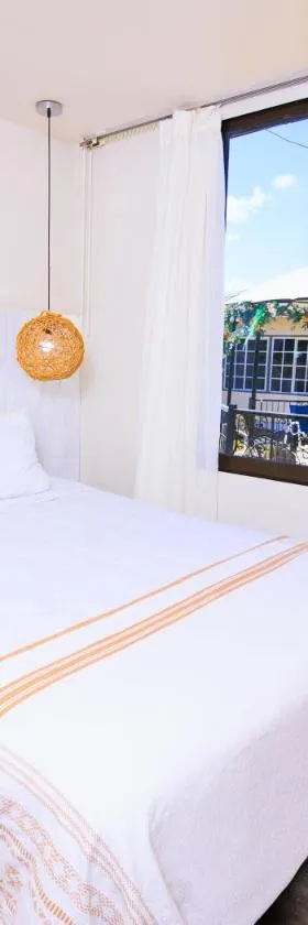 Guest apartment with complimentary ride to airport-Ladyville CP, Hotel in Ladyville