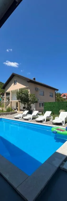 Villa Dzeno Sarajevo, Hotel in Krivoglavci
