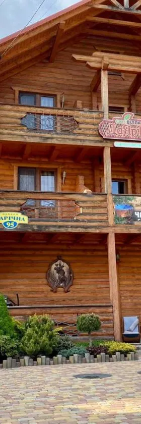 Dayarta, Hotel in Schidnyzja
