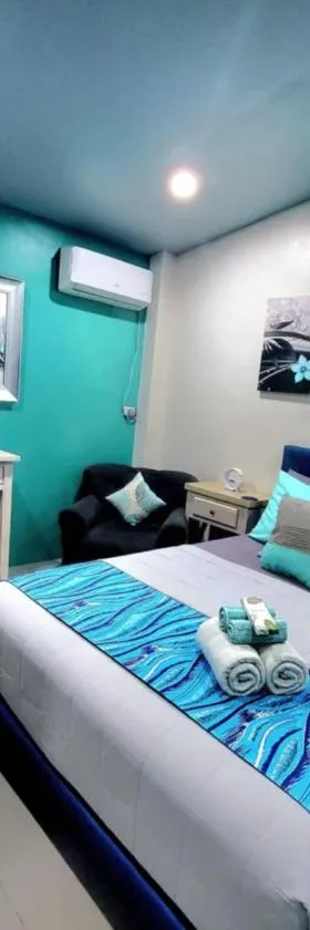 Hidden Palms Inn Deluxe Room, Hotel in san juan la union