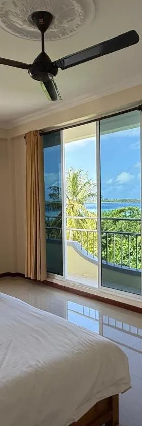 Noah Private Beach House, Hotel in Himmafushi