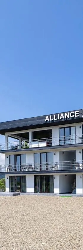 ALLIANCE Hotel NEW 2025 -Breakfast and pool included, Hotel in Solotwyno