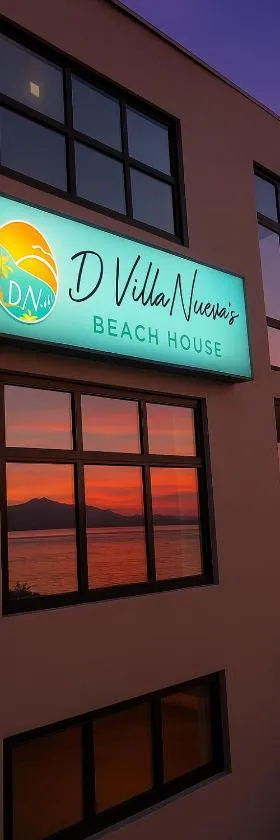 Exclusive Beachfront House with Pool Batangas 16pax, Hotel in Lobo