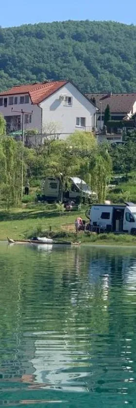 Kamp Markešić, Hotel in Šćit
