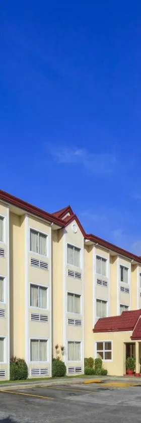 Microtel by Wyndham Batangas, Hotel in Santo Tomas
