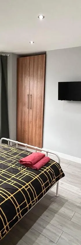 One Bedroom Apartment Near Heathrow Airport & London, Hotel in Hayes