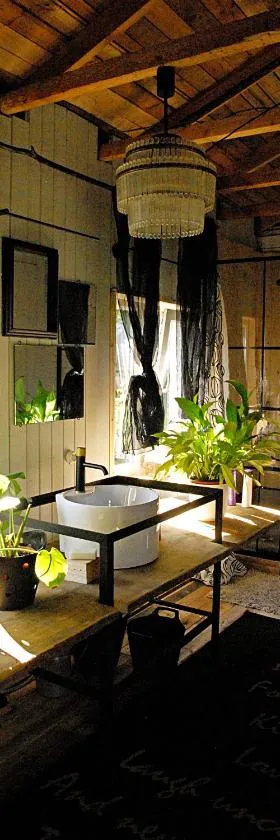 Pelēkā Māja, summer house for cosy stays, Hotel in Brenguli