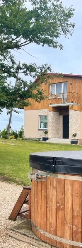 Rasiņas, Hotel in Cesvainieki