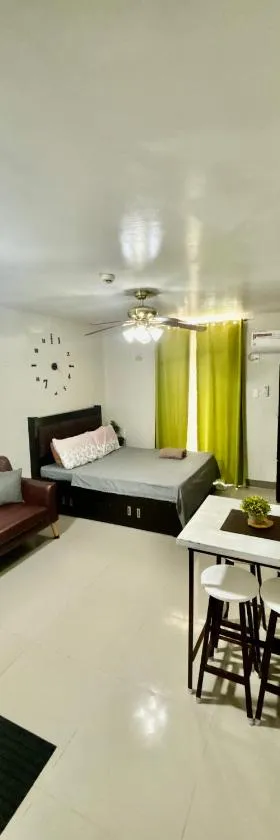 Dracarys 1 Condo Stay with pool balcony & kitchen, Hotel in Lo-oc