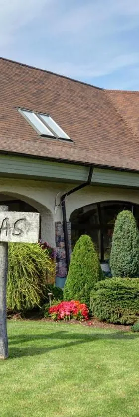 Aitiņlauvas, Hotel in Tīreļi