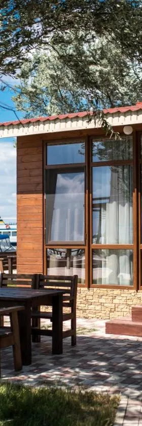 Prichal 80 Hotel, Hotel in Satoka