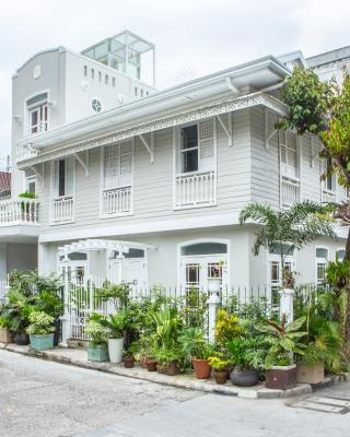 Charming La Casita Mercedes, 5Br and 5TB for Family and Friends Staycation- Read Listing Info