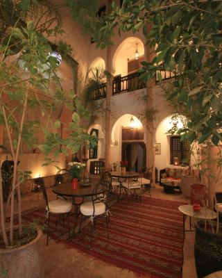 Riad Mur Akush