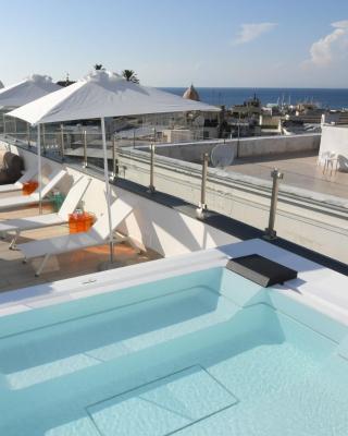 White 1903 - Rooftop Pool & Luxury Rooms