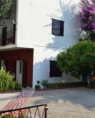 Apartment and Rooms Danica