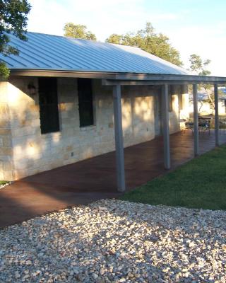 Breezy Hills Cottages - Hill Top Cottage