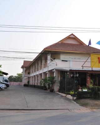 Poon Suk Hotel Kabin Buri