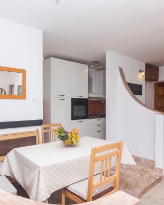 APARTMENTS A&B