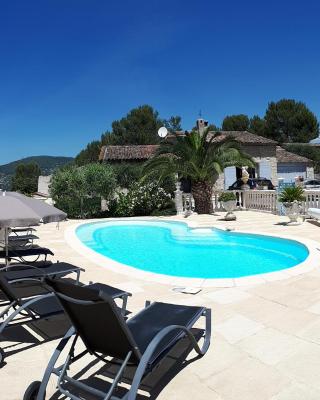 GITE LES PINS piscine chauffée jardin privatif climatisation Wifi parking