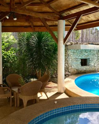 Lapu-Lapu Cottages & Restaurant