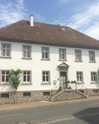 Ferienwohnungen im SCHUL & RATHHAUS Obervolkach