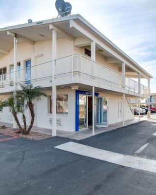 Motel 6-Phoenix, AZ - East