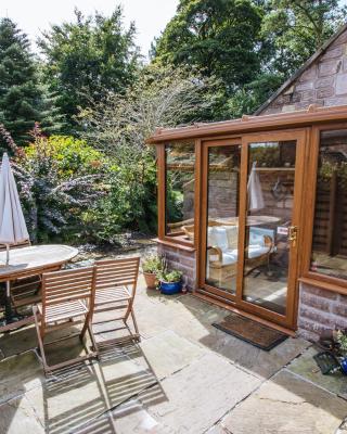 Willow cottage with private hot tub