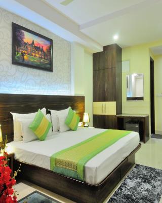 Hotel Sky Rich International - Just a min walk from Karol Bagh Metro Station